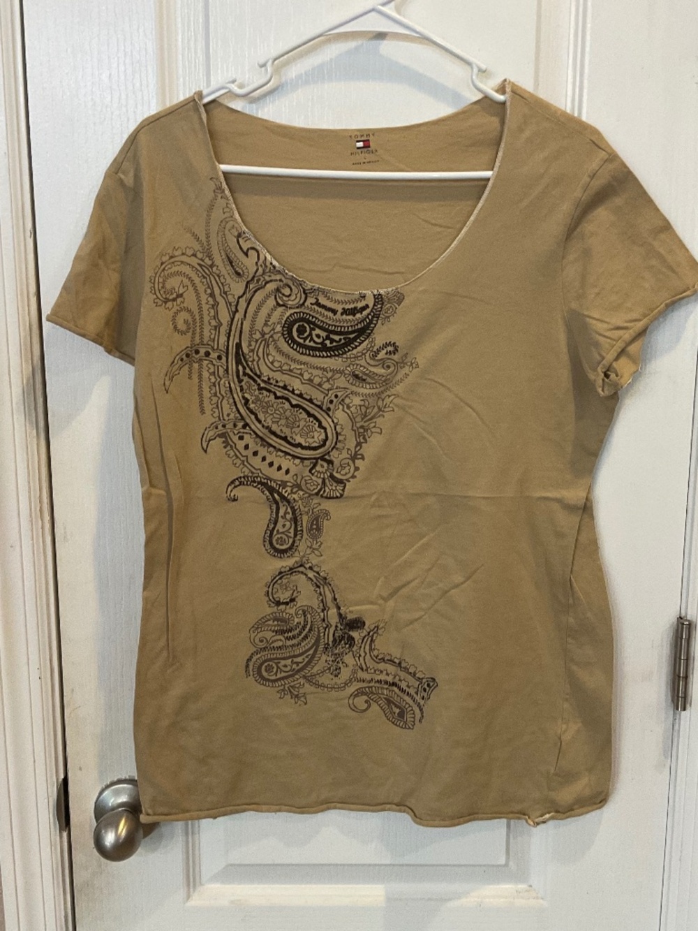 Tommy Hilfiger Tan Short Sleeve T-Shirt with Brown Print - Large - VGC